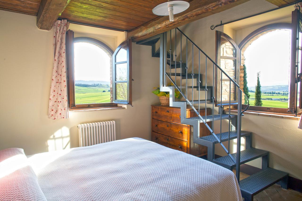 チニジャーノ Residenza Storica Casale Pozzuoloヴィラ 部屋 写真
