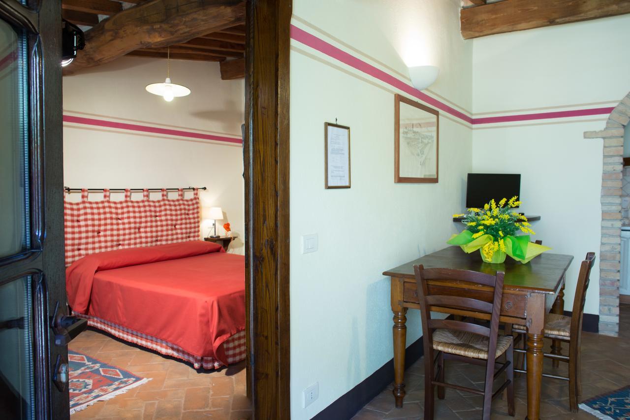 チニジャーノ Residenza Storica Casale Pozzuoloヴィラ 部屋 写真