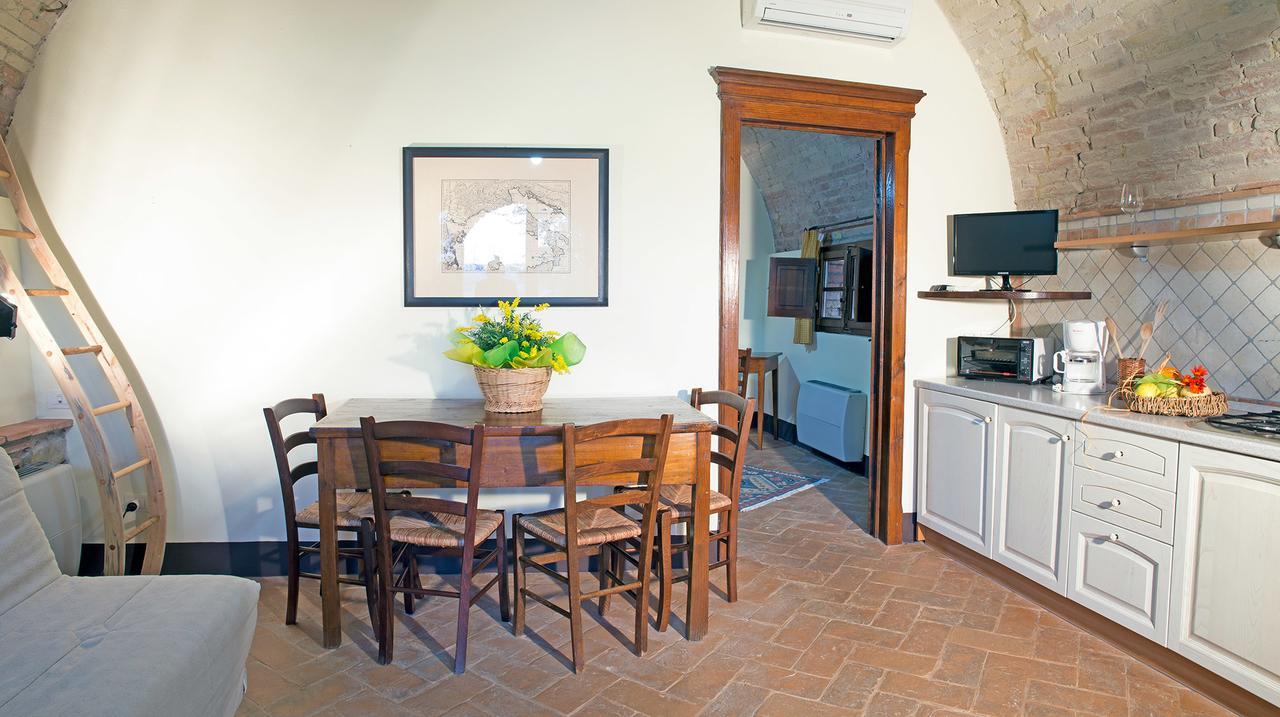 チニジャーノ Residenza Storica Casale Pozzuoloヴィラ エクステリア 写真